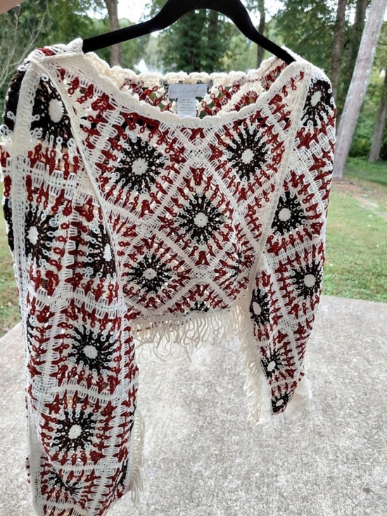 House of Harlow 1960 Sweaters - House of Harlow 1960 Crochet Floral Fringe Poncho White & Red